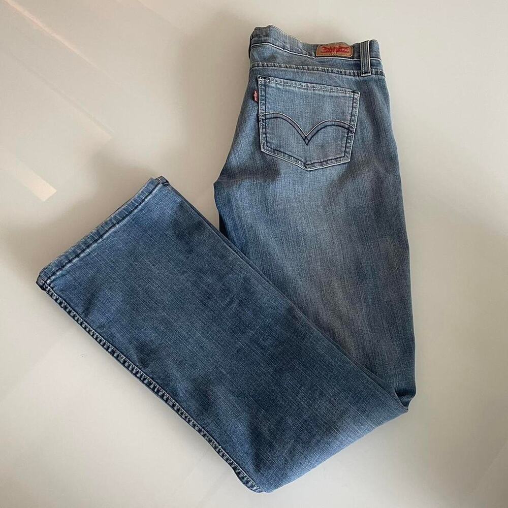 Levis 524 too super lowrise